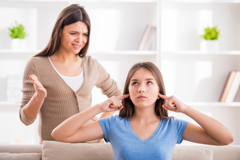 Почему подростки агрессивны к родителям