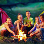 Зачем отправлять ребенка в летний лагерь и как собрать на отдых?