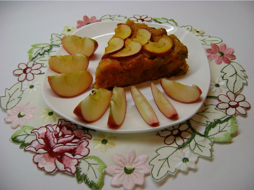 Тыквенный пирог с орехами, изюмом и яблоками